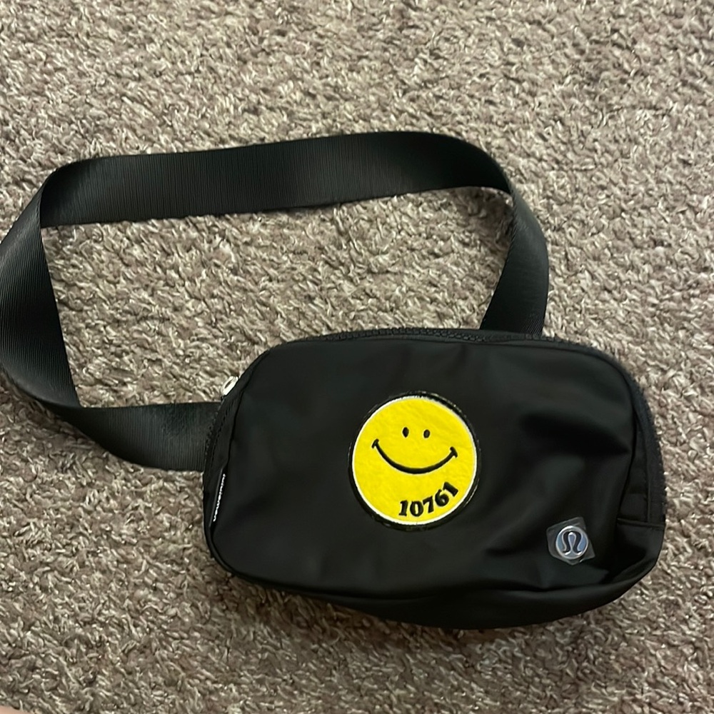 lululemon belt bag
